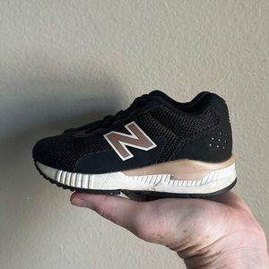 NEW BALANCE unisex toddler kids black & gold tennis shoes sneakers size 7.5